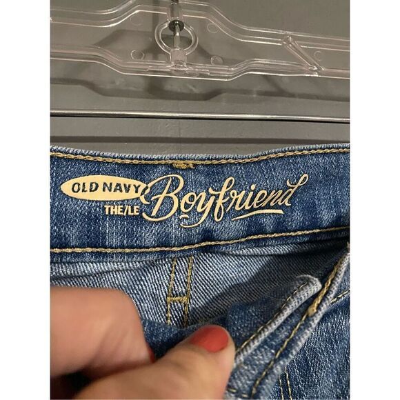 Old Navy Light Wash Boyfriend Distressed Denim Jean Shorts Size 8 - Picture 3 of 4